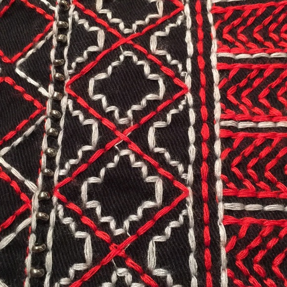 Forever 21 NWT Woven Embroidery Shorts - Picture 2 of 7